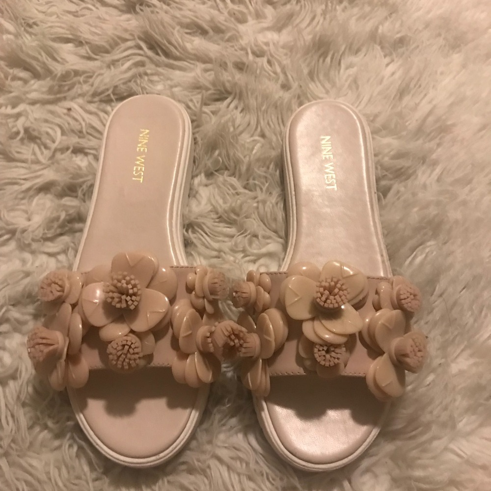 Nine West Flower slides